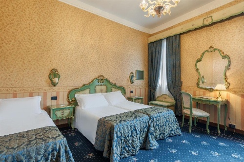 Hotel Montecarlo image 8
